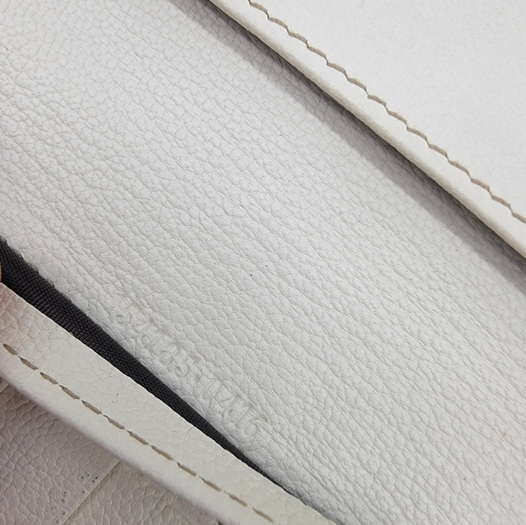 Authentic Preowned Gucci Bifold Wallet - Picture 9 of 16